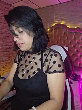 Snapshot of Roxanne_Han chatting on November 23, 11:54 am Roxanne Han online show from November 23, 11:54 am