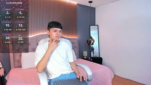 Snapshot of Maxii18_ chatting on November 7, 7:36 pm Maxii18 online show from November 7, 7:36 pm