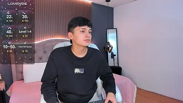 Snapshot of Maxii18_ chatting on November 8, 7:23 pm Maxii18 online show from November 8, 7:23 pm