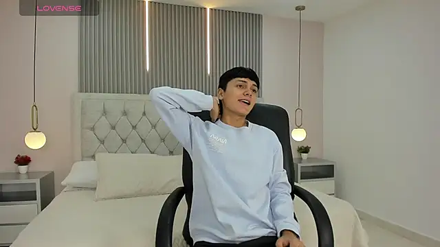 Snapshot of Maxii18_ chatting on December 3, 6:50 pm Maxii18 online show from December 3, 6:50 pm