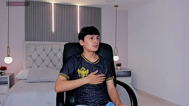 Snapshot of Maxii18_ chatting on December 16, 6:46 pm Maxii18 online show from December 16, 6:46 pm