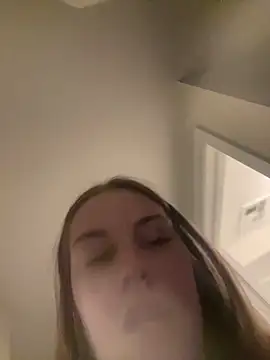 Snapshot of elliepixie chatting on February 10, 3:21 am elliepixie online show from February 10, 3:21 am