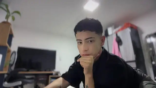 Sebastian Reed online show from February 27, 11:05 pm