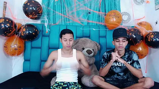 Snapshot of Theprince_hot chatting on October 25, 12:07 am Theprince hot online show from October 25, 12:07 am