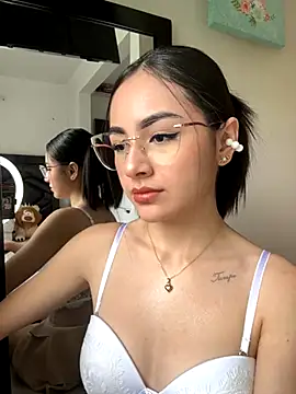 Snapshot of IslaCole chatting on October 26, 6:25 pm IslaCole online show from October 26, 6:25 pm