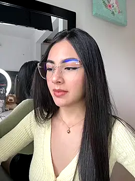 IslaCole online show from November 6, 8:54 pm