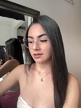 IslaCole online show from February 2, 9:24 pm