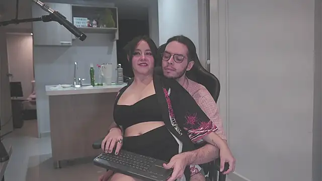 Snapshot of dan_and_daya chatting on November 13, 8:46 am dan and daya online show from November 13, 8:46 am