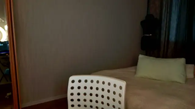 Snapshot of Kess-Edison chatting on November 13, 1:54 pm Kess-Edison online show from November 13, 1:54 pm