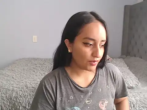 Snapshot of cute8smile chatting on November 5, 5:24 pm cute8smile online show from November 5, 5:24 pm