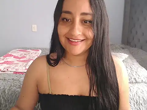 Snapshot of cute8smile chatting on December 17, 3:51 pm cute8smile online show from December 17, 3:51 pm