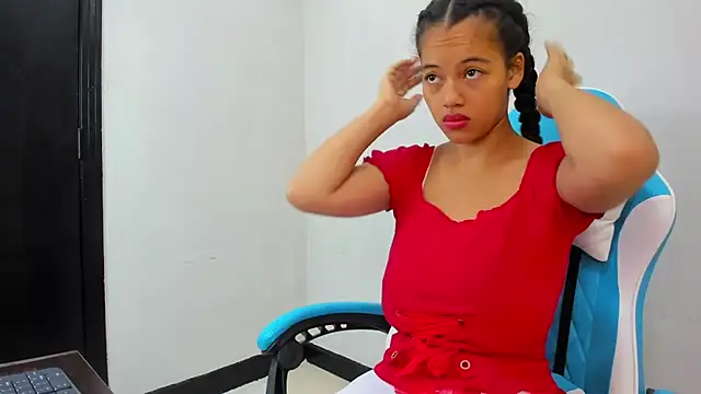 Snapshot of agata18_ chatting on November 12, 12:38 pm agata18 online show from November 12, 12:38 pm