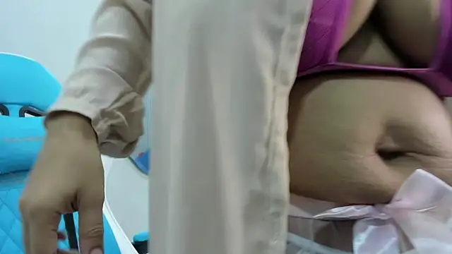 Snapshot of agata18_ chatting on November 21, 12:26 pm agata18 online show from November 21, 12:26 pm