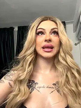 Snapshot of NovaPearl chatting on October 30, 6:52 pm NovaPearl online show from October 30, 6:52 pm