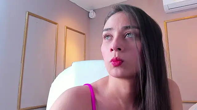 NahimiThompson online show from November 29, 8:01 pm