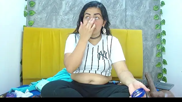 Snapshot of amara_leoncm chatting on November 19, 3:39 am amara leoncm online show from November 19, 3:39 am