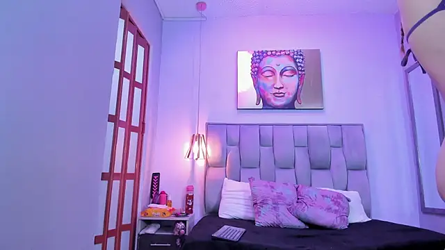 Snapshot of Violet-Storm- chatting on December 15, 10:25 pm Violet-Storm- online show from December 15, 10:25 pm