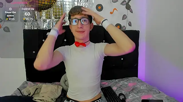 Snapshot of Erick_Taylor3 chatting on October 27, 5:39 pm Erick Taylor3 online show from October 27, 5:39 pm