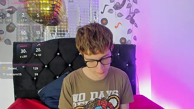 Snapshot of Erick_Taylor3 chatting on October 30, 5:35 pm Erick Taylor3 online show from October 30, 5:35 pm