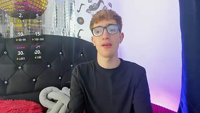 Snapshot of Erick_Taylor3 chatting on November 6, 5:36 pm Erick Taylor3 online show from November 6, 5:36 pm