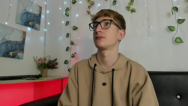 Snapshot of Erick_Taylor3 chatting on November 13, 6:07 pm Erick Taylor3 online show from November 13, 6:07 pm