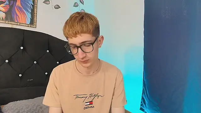 Snapshot of Erick_Taylor3 chatting on December 5, 5:53 pm Erick Taylor3 online show from December 5, 5:53 pm