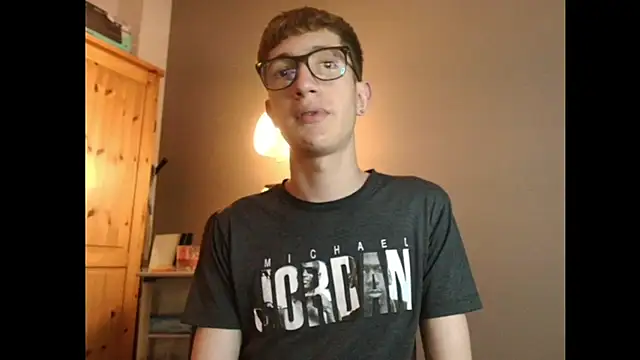 Snapshot of Erick_Taylor3 chatting on December 13, 7:53 pm Erick Taylor3 online show from December 13, 7:53 pm