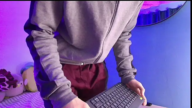 Erick Taylor3 online show from February 7, 8:45 pm