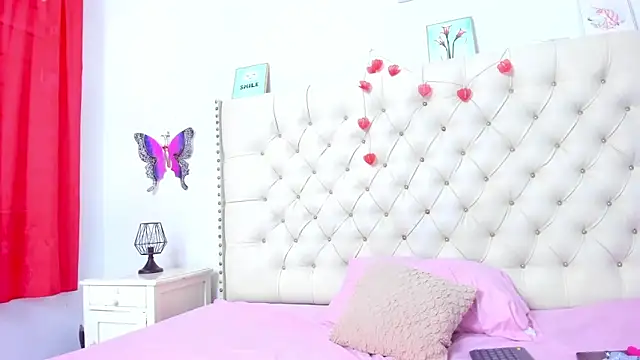 Snapshot of celena_wonder chatting on November 25, 1:22 pm celena wonder online show from November 25, 1:22 pm