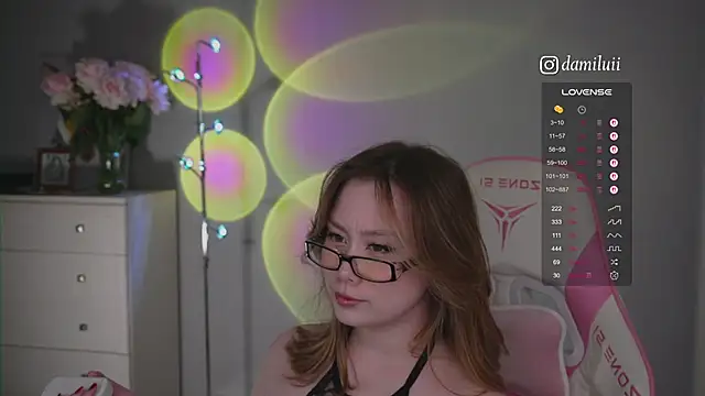 Snapshot of damilui chatting on November 8, 4:18 pm damilui online show from November 8, 4:18 pm