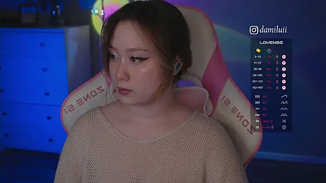 Snapshot of damilui chatting on November 10, 7:02 pm damilui online show from November 10, 7:02 pm