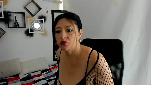 Snapshot of tatis_sofia chatting on January 13, 2:22 pm tatis sofia online show from January 13, 2:22 pm