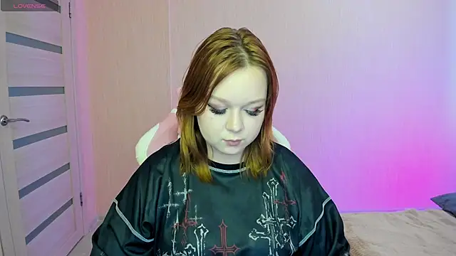 Snapshot of Lovly_Vixen chatting on October 23, 7:40 am Lovly Vixen online show from October 23, 7:40 am