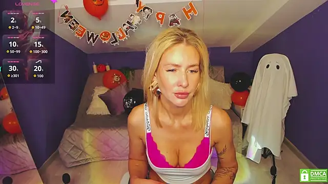 Snapshot of MadamMilly_ chatting on October 25, 6:32 am MadamMilly online show from October 25, 6:32 am