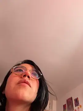 Snapshot of violetbunnyy1 chatting on November 15, 4:14 pm violetbunnyy1 online show from November 15, 4:14 pm