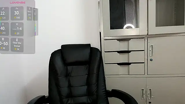 Snapshot of Ella-61 chatting on October 31, 12:22 am Ella-61 online show from October 31, 12:22 am