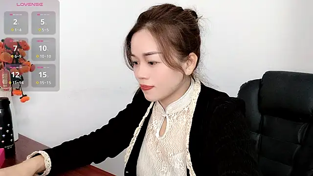 Snapshot of Ella-61 chatting on November 7, 12:43 am Ella-61 online show from November 7, 12:43 am