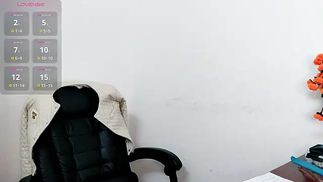 Snapshot of Ella-61 chatting on November 11, 12:54 am Ella-61 online show from November 11, 12:54 am