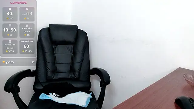 Snapshot of Ella-61 chatting on November 24, 1:49 am Ella-61 online show from November 24, 1:49 am