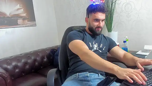 Snapshot of MicahLane chatting on October 27, 5:33 am MicahLane online show from October 27, 5:33 am