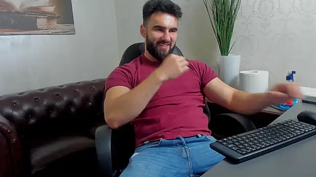 Snapshot of MicahLane chatting on October 31, 5:41 am MicahLane online show from October 31, 5:41 am