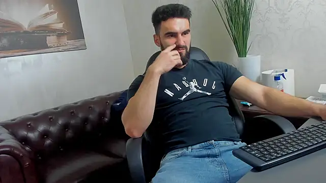 Snapshot of MicahLane chatting on November 2, 5:43 am MicahLane online show from November 2, 5:43 am