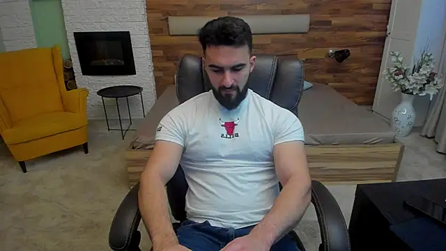 Snapshot of MicahLane chatting on November 10, 5:28 am MicahLane online show from November 10, 5:28 am