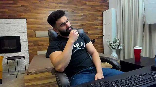 Snapshot of MicahLane chatting on November 25, 4:56 am MicahLane online show from November 25, 4:56 am