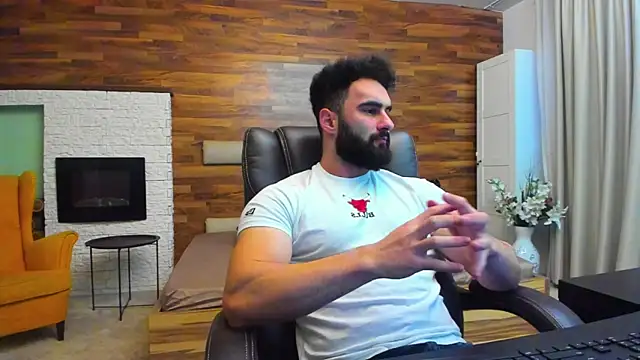 Snapshot of MicahLane chatting on December 3, 5:48 am MicahLane online show from December 3, 5:48 am