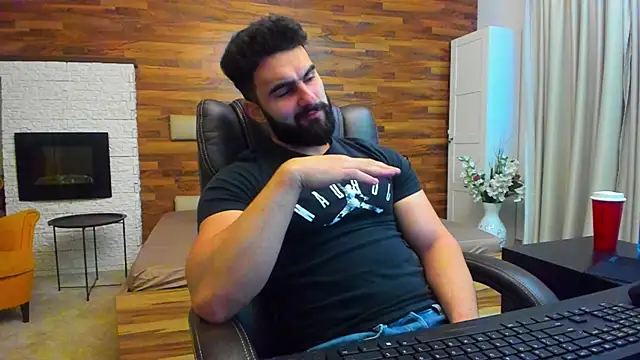 Snapshot of MicahLane chatting on December 4, 5:50 am MicahLane online show from December 4, 5:50 am