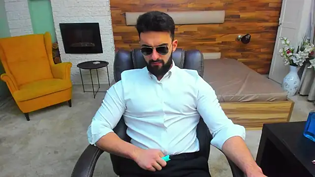 Snapshot of MicahLane chatting on December 16, 5:45 am MicahLane online show from December 16, 5:45 am