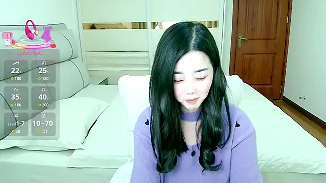 Snapshot of Xiaodie-baby chatting on November 3, 1:56 pm Xiaodie-baby online show from November 3, 1:56 pm