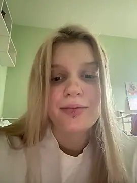 Snapshot of SilentAny chatting on April 8, 3:56 pm SilentAny online show from April 8, 3:56 pm