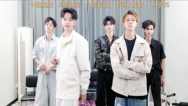 Snapshot of QYBOYS-001 chatting on November 1, 12:18 pm QYBOYS-001 online show from November 1, 12:18 pm